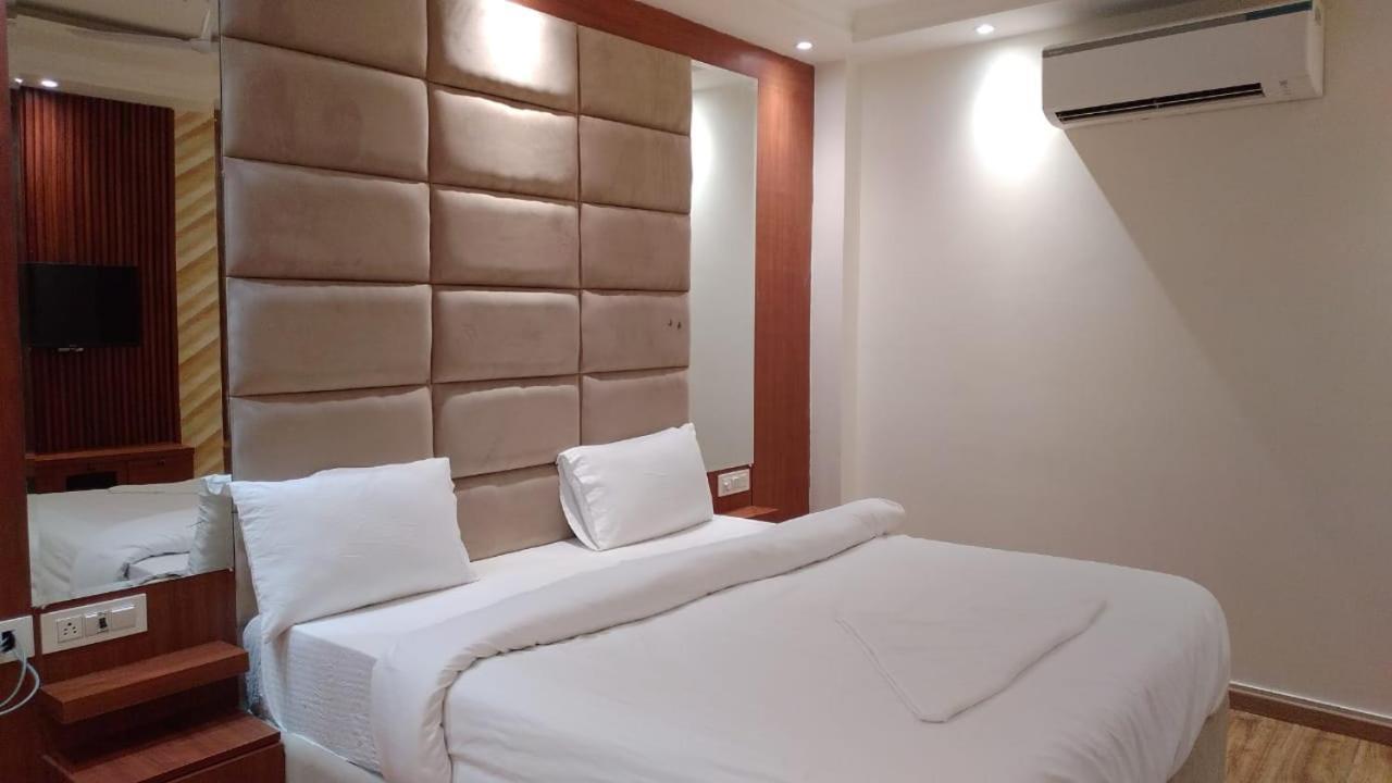 Hotel Riverb Нью-Делі Екстер'єр фото